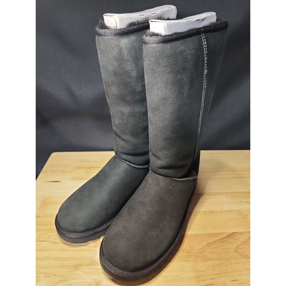 UGG  boot w classic tall II size 8 - Picture 5 of 6